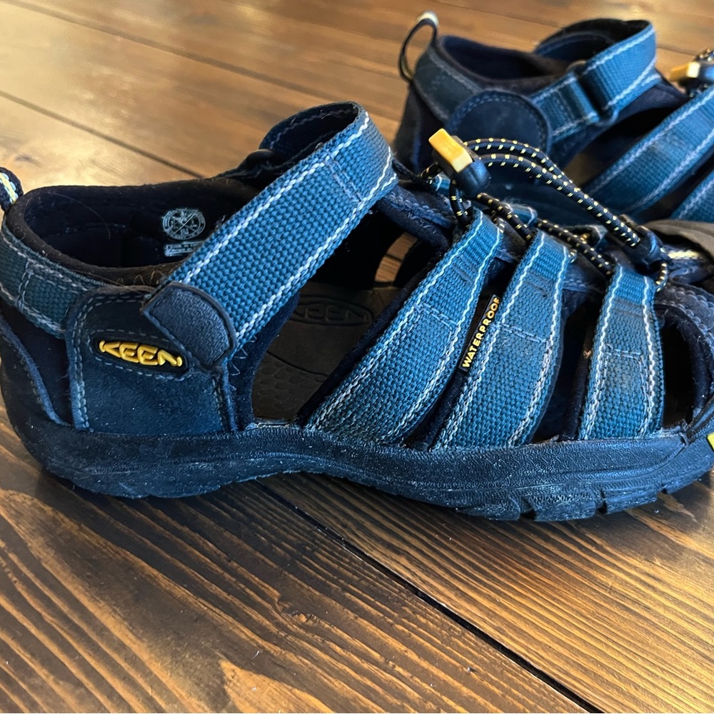 Keen water shoes - Picture 2 of 6